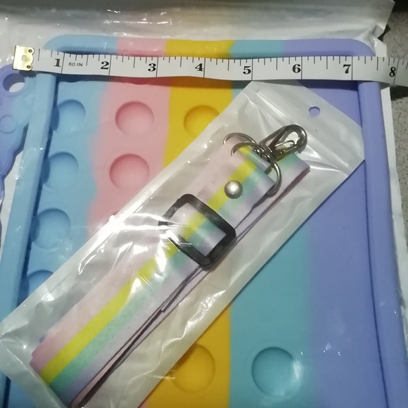 Push Pop Fidget Case for iPad/Tablet. New - Picture 4 of 4